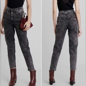 Levi Black Acid Wash Mom Jeans - Size 26